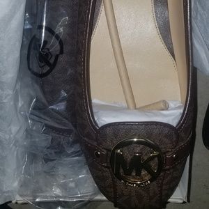 Size 11 MK signature Fulton flats